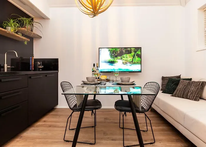 Апартаменты Design City Center Family Double Floor Apartment Studio Delft C38 *