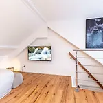 Private 5* Avant Garde Design Apartment in City Center Appartement